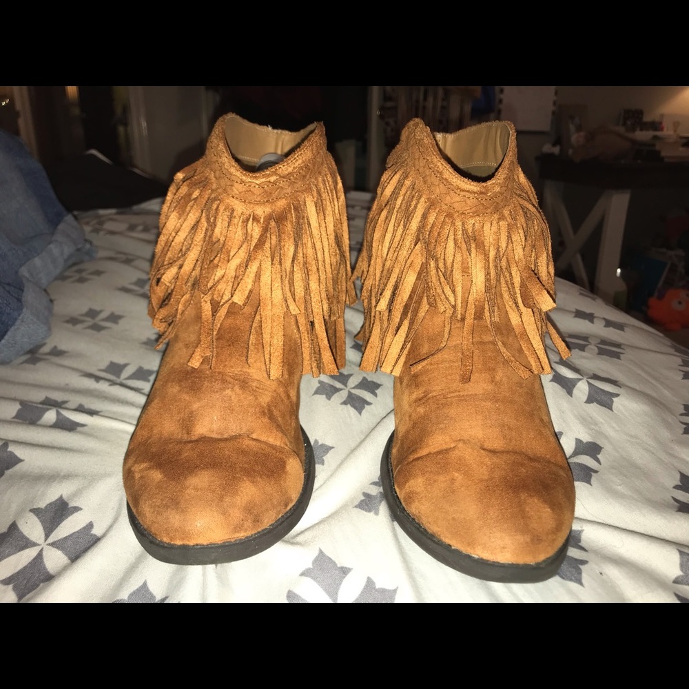 Fringe boots